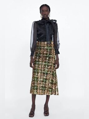 Zara Limited Edition Sequinned
Skirt Size Small